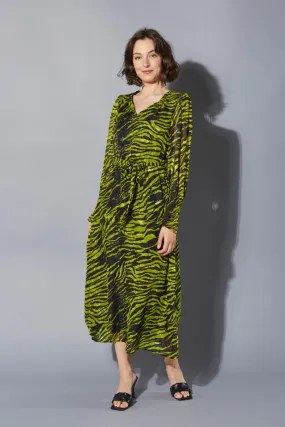 Langes Kleid aus geprägtem Chiffon mit Relief