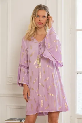Mercerisiertes, mittellanges Kleid mit schmal zulaufendem V-Ausschnitt und ausgestellten Ärmeln