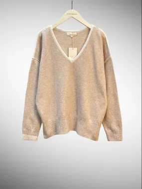 Pullover mit V-Ausschnitt und kontrastierenden Rändern