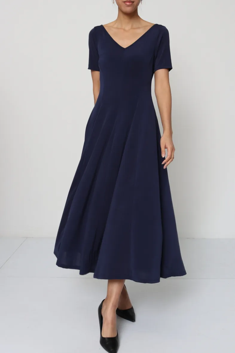 Revdelle – Langes, schlichtes, lockeres Kleid mit V-Ausschnitt